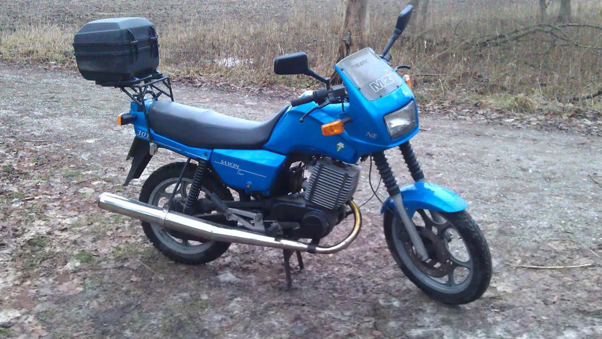 MZ 301 Saxon Tour i skoven billede 3