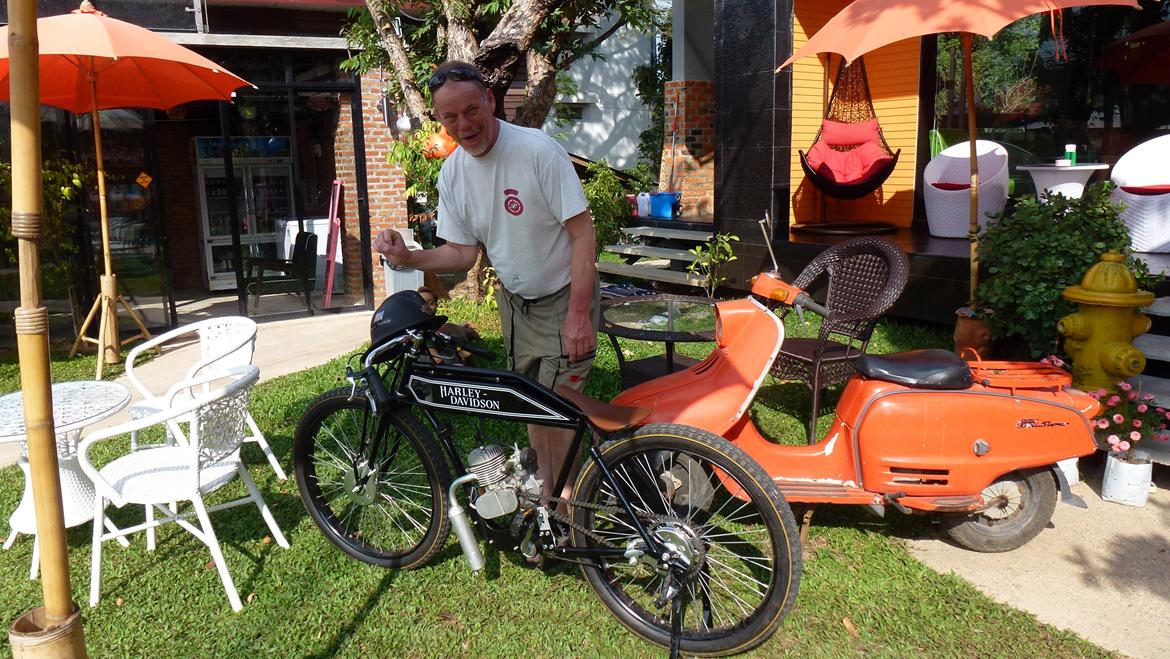 Thailand Den Gyldne Trekant  - En kendt Biker Bar i Chang Khong, gik nu mest ud på Kaffe og Sanwich billede 96