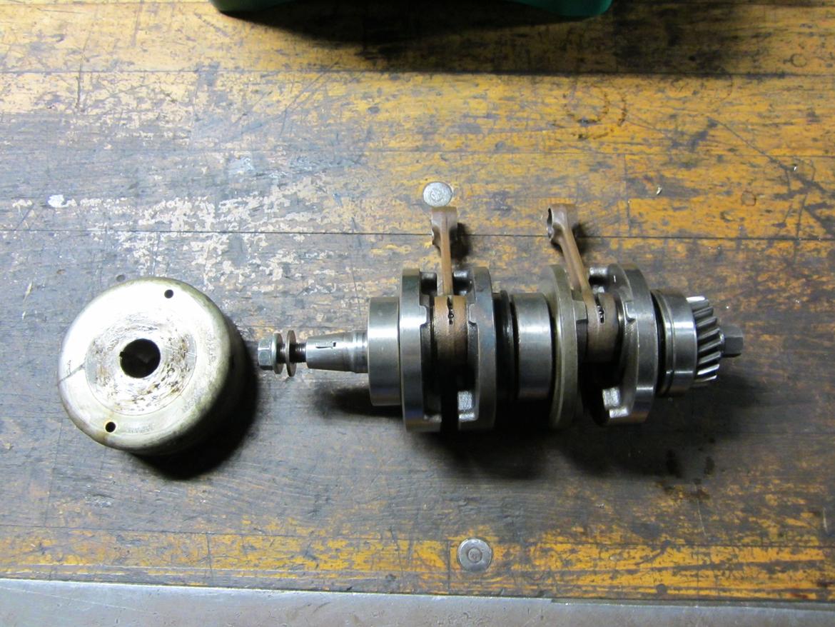 Genopbygning af Suzuki RGV250 VJ22M - Nye lejer og pakdåse monteret. Men glemte selvfølgelig og bestille den ene pakdåse, så rotoren må lige monteres lidt senere. billede 34