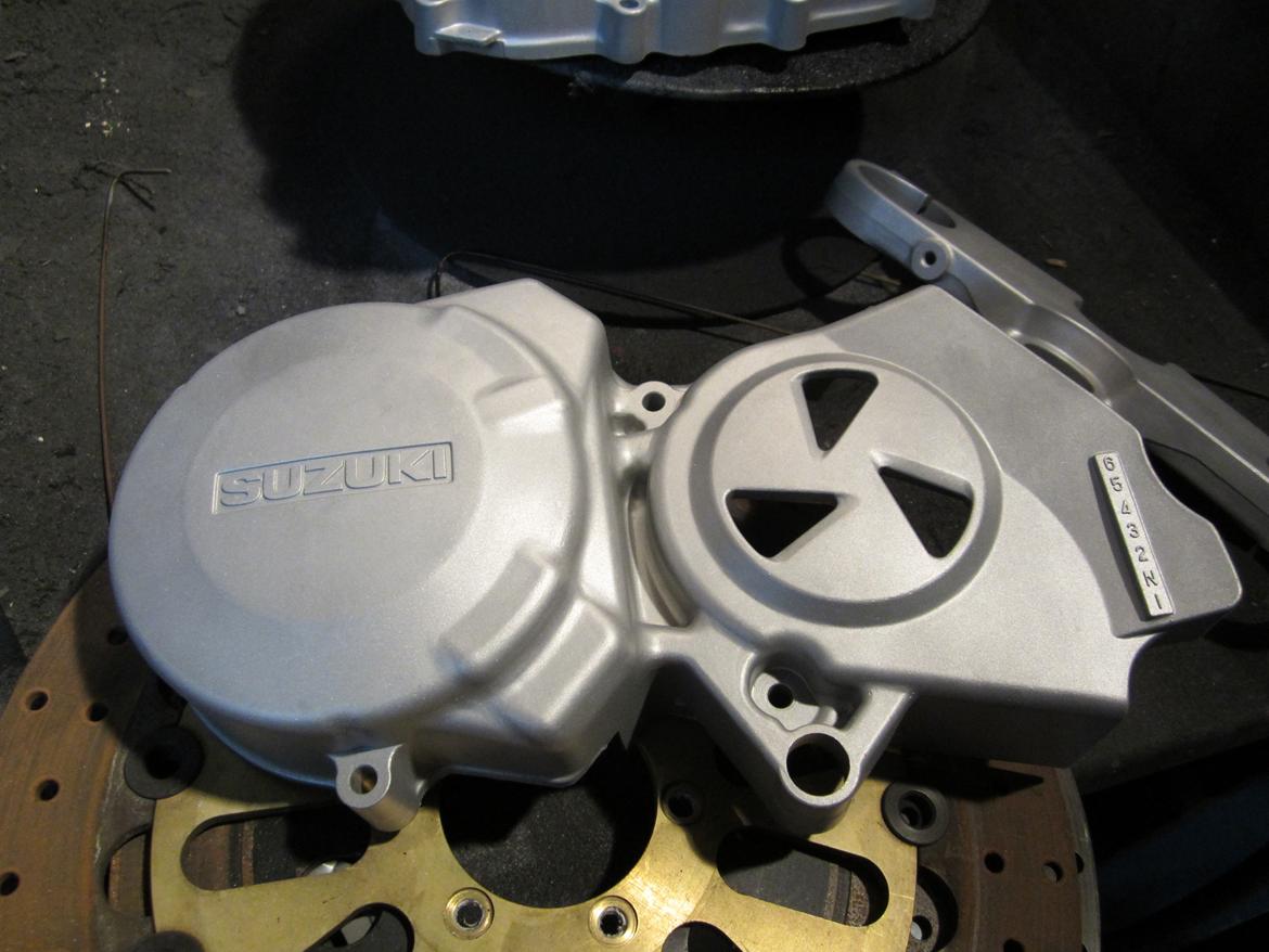 Genopbygning af Suzuki RGV250 VJ22M - Helt vild med det rå look, men vælger dog og give det en alu lak, for beskyttelsens skyld. billede 13