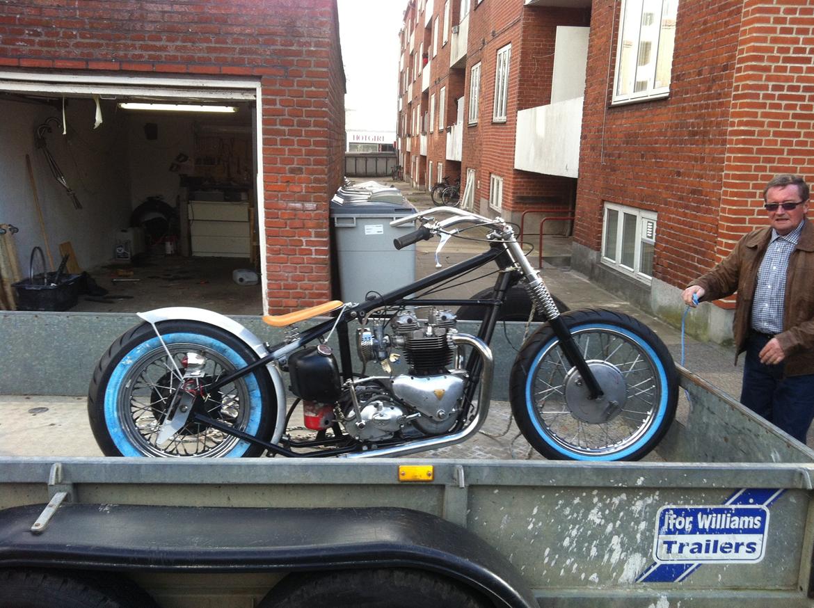 Triumph chopper til bobber. - Skal ud til den gamle og monteret den nye tænding. billede 19