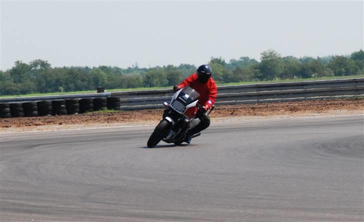 Trackday på Padborg Park VF 1000 F - Så er jeg ved at komme igennem. billede 2