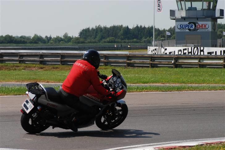 Trackday på Padborg Park VF 1000 F - Så er det bare med at komme videre. billede 3