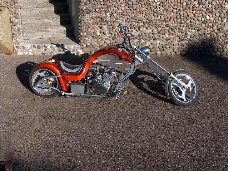 Mini chopper - Model: Chopper
Specificaties:
- 150cc
- 4-tact
- lucht gekoeld
- maximum snelheid: 80 km/ uur
- starter: elektrische kick start
- rem voor: schijf
- rem achter: schijf
- afmeting 2,350 x 940 x 870cm
- tank capaciteit
- cilinder inhoud 149mL
billede 0