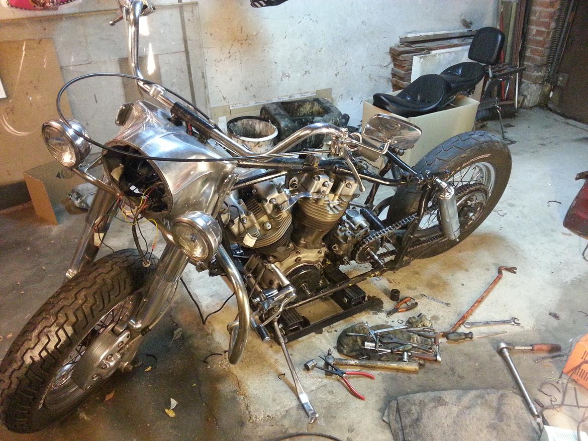Harley Davidson FLH restaurering - Så er den på vej i atomer... billede 3
