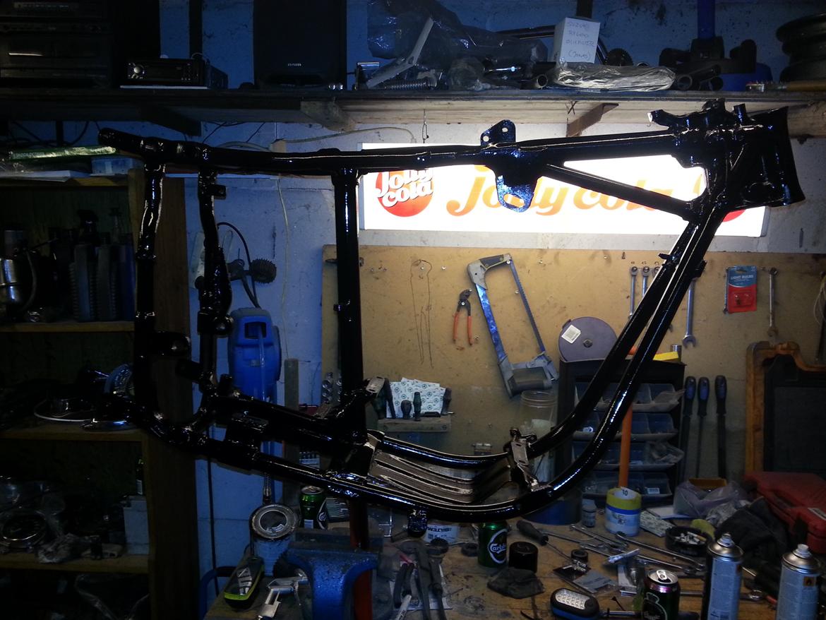 Harley Davidson FLH restaurering - Så har stellet fået en gang sort.  billede 8
