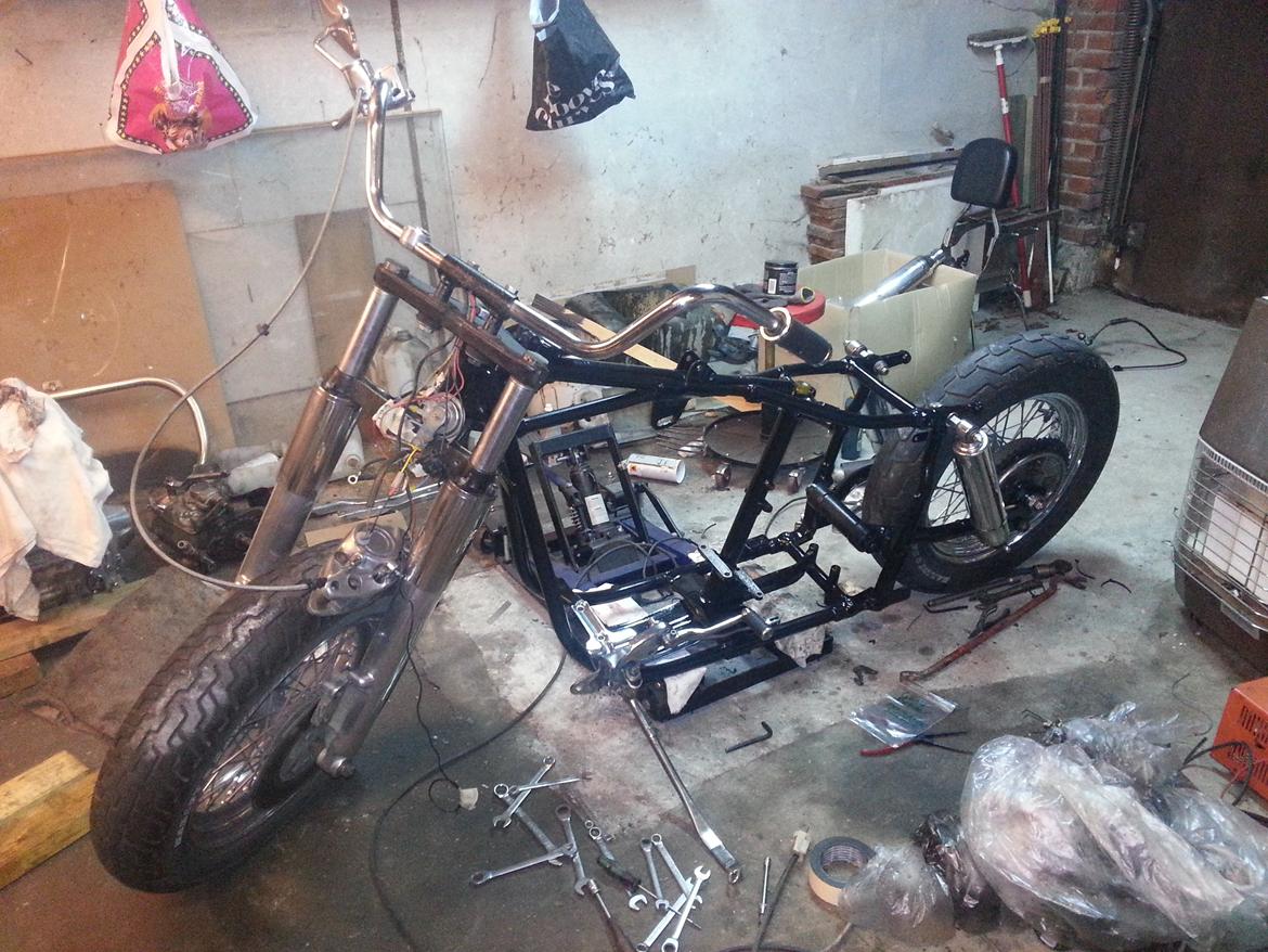 Harley Davidson FLH restaurering - Det begynder da så småt at ligne noget. billede 10