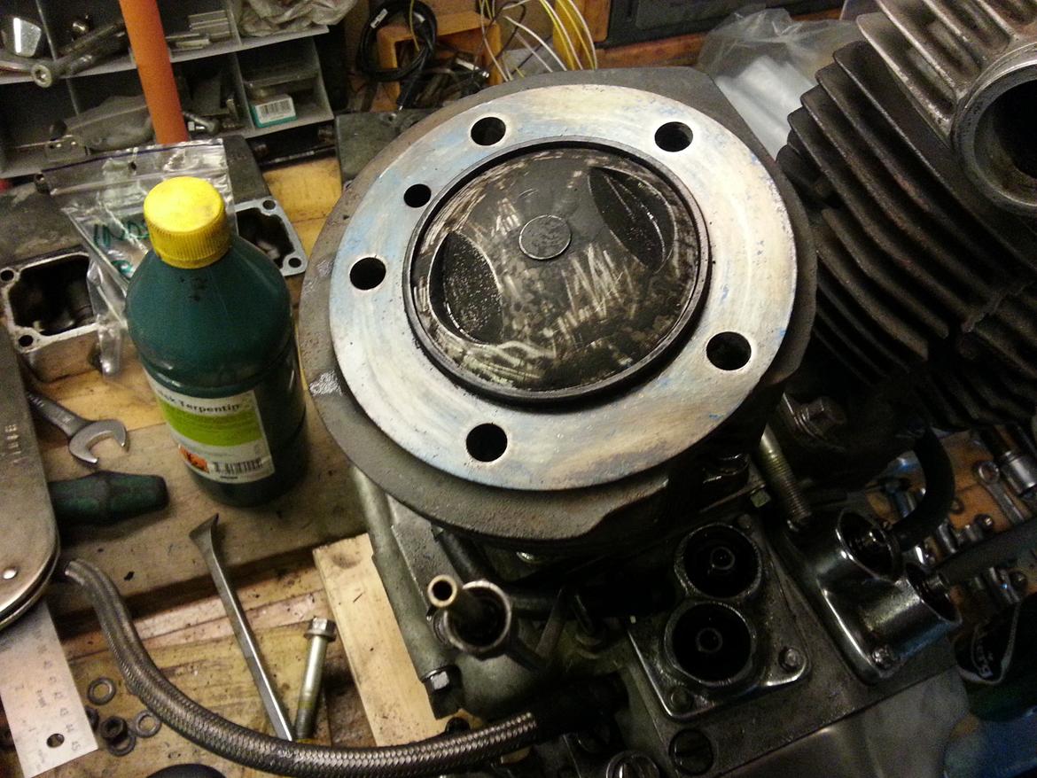 Harley Davidson FLH restaurering - Ser nu ok ud, af sådan en gammel motor at være... billede 13