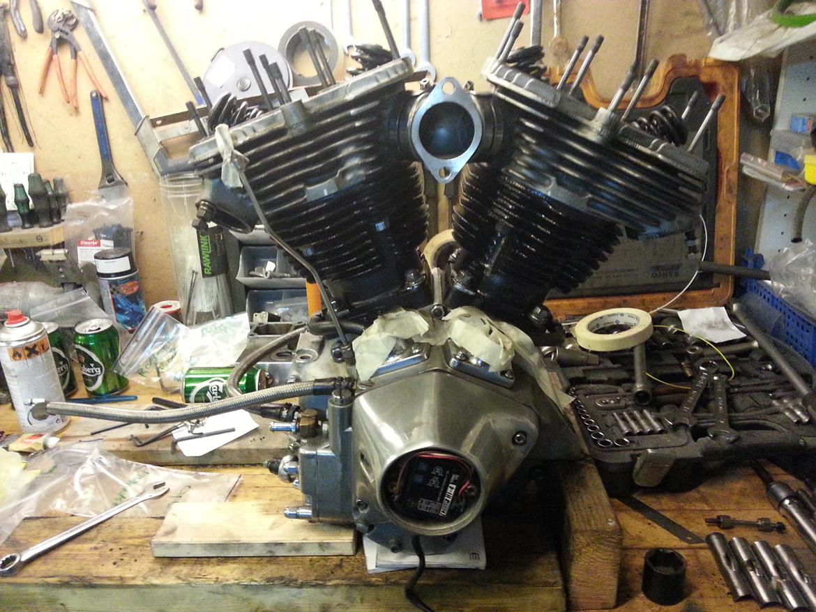 Harley Davidson FLH restaurering - Så er toppene tilbage på motoren billede 16
