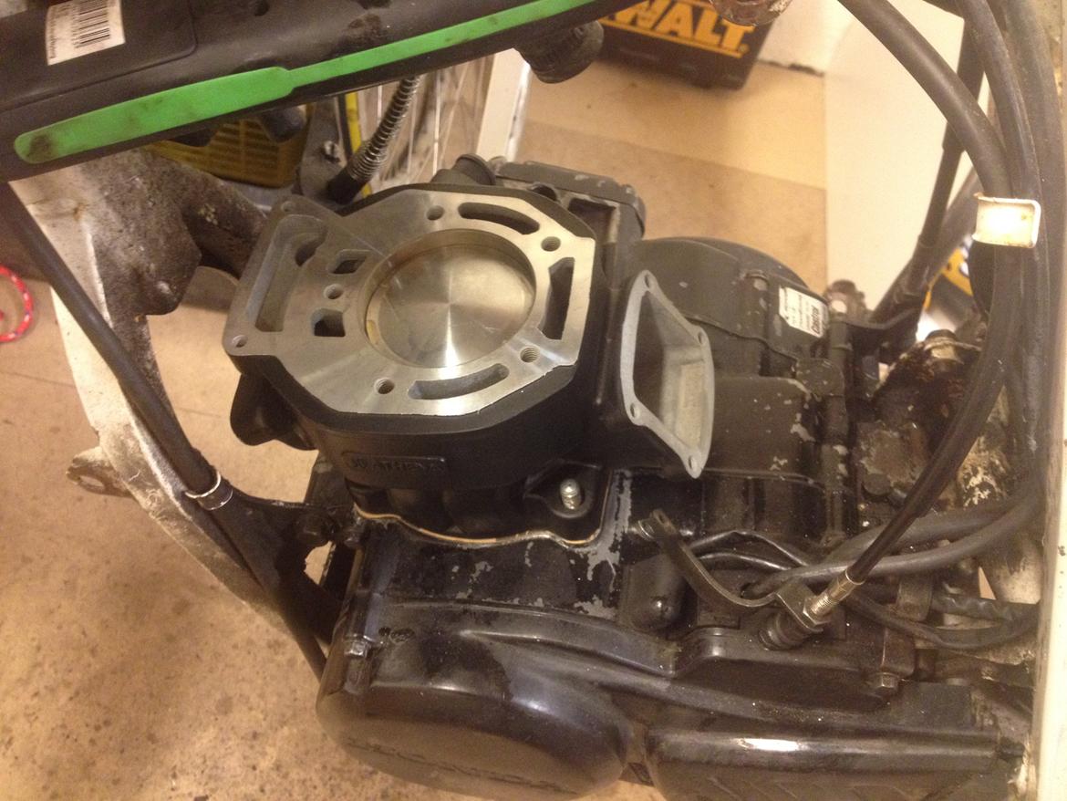 Honda MTX 125 - På med cylinderen. billede 4