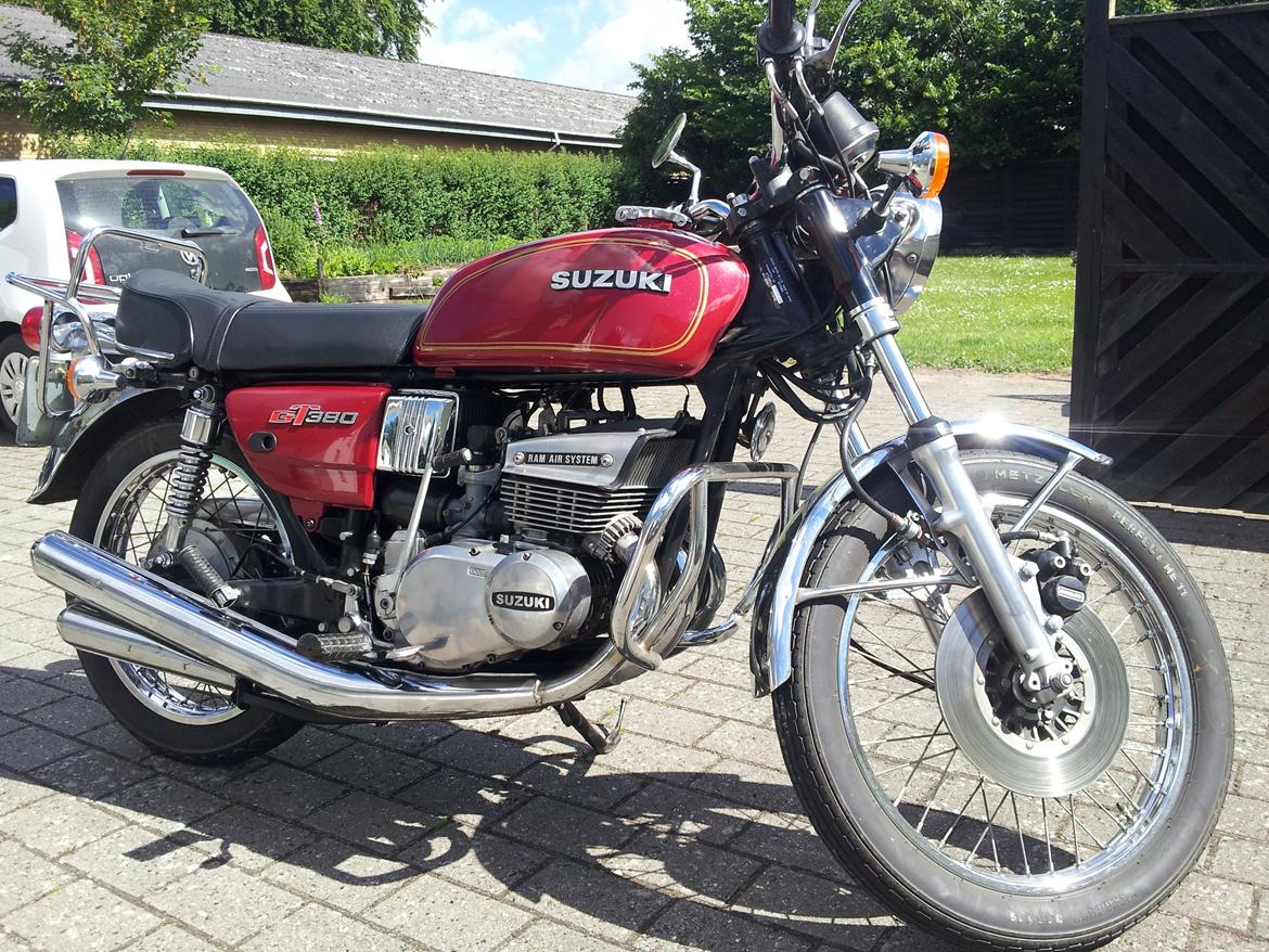 Suzuki GT 380/solgt billede 4