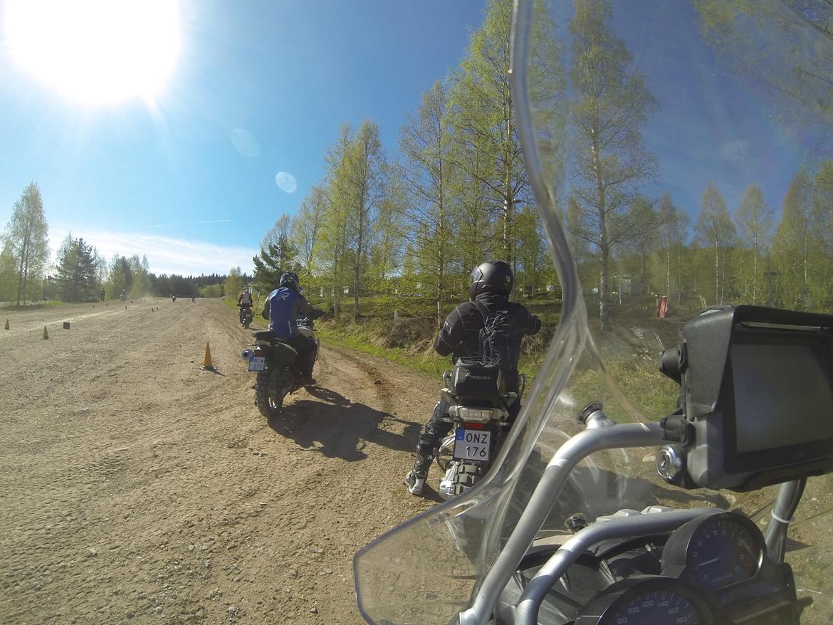 Touratech Offroad School - . . . . . . . . . . . . . . . . . . . . . . . . . . . . . . . . . . .Nogle af momenterne blev kørt én af gangen så man kunne få individuel kritik billede 22