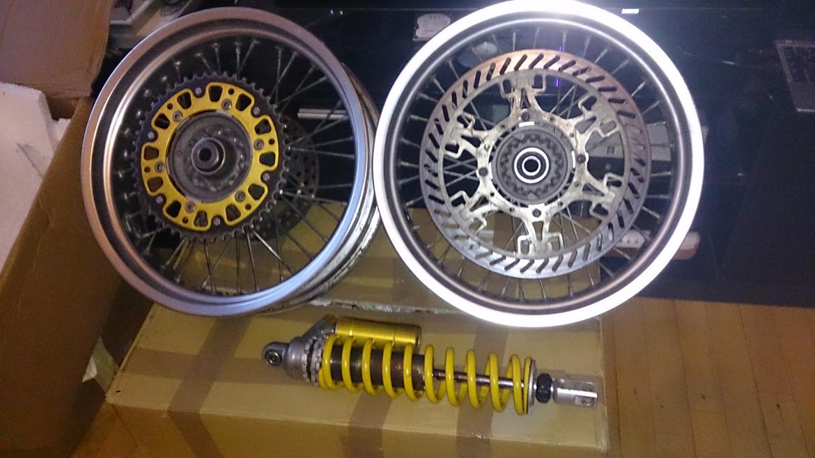 Honda NX 650 Dominator projekt motard - Behr 4.25"x17" og 3.50"x17" fælge og en Öhlins dæmper som skal monteres :-) billede 30