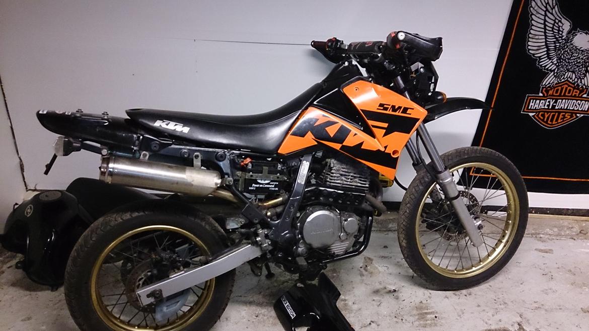 Honda NX 650 Dominator projekt motard - ja det begynder at se fornuftigt ud :-) skjoldene skal bare være sorte og ikke orange :-) billede 35
