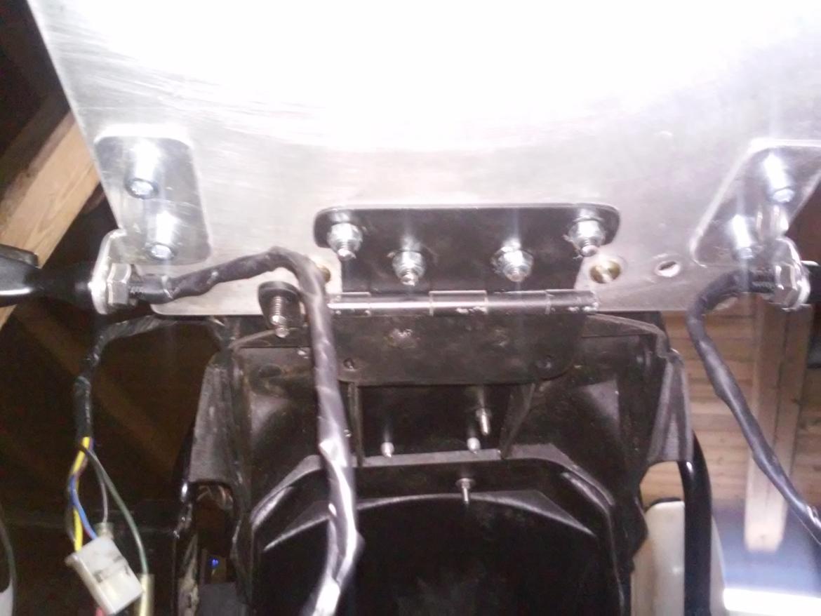 nr plade vipper fzr1000 billede 14