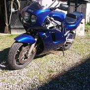 Gixxer under kniven