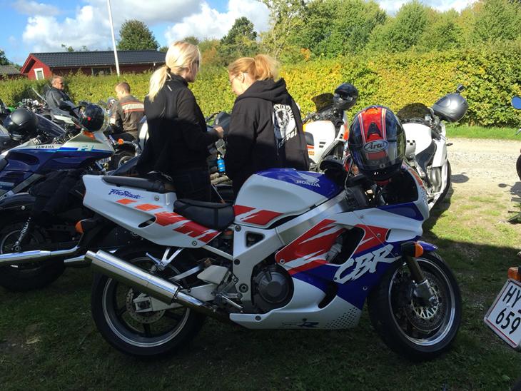 {{currentPhoto.altText}} billede {{currentPhoto.number}}