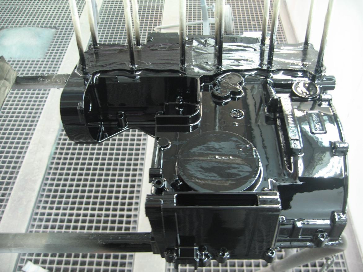 Kawasaki - GPZ 1100 - GPZ1100 UT - 1260  - motor -  tuning - vinterprojekt - projekt - Efter glasblæsning og afdækning, er turen så kommet til malerkabinen. billede 2