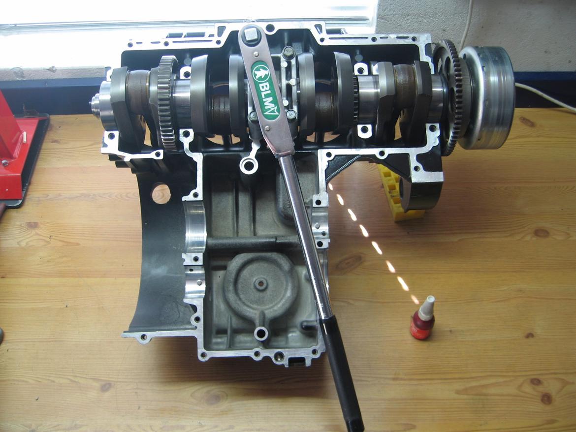 Kawasaki - GPZ 1100 - GPZ1100 UT - 1260  - motor -  tuning - vinterprojekt - projekt - Boltene har nu fået locktite og spændes i moment. billede 17