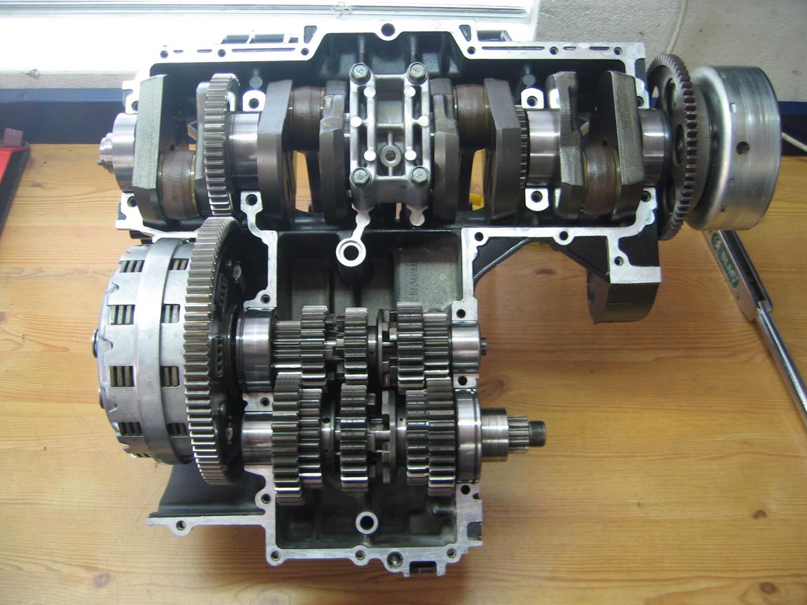 Kawasaki - GPZ 1100 - GPZ1100 UT - 1260  - motor -  tuning - vinterprojekt - projekt - Så er krumtap og gearakslerne lagt på plads. billede 22