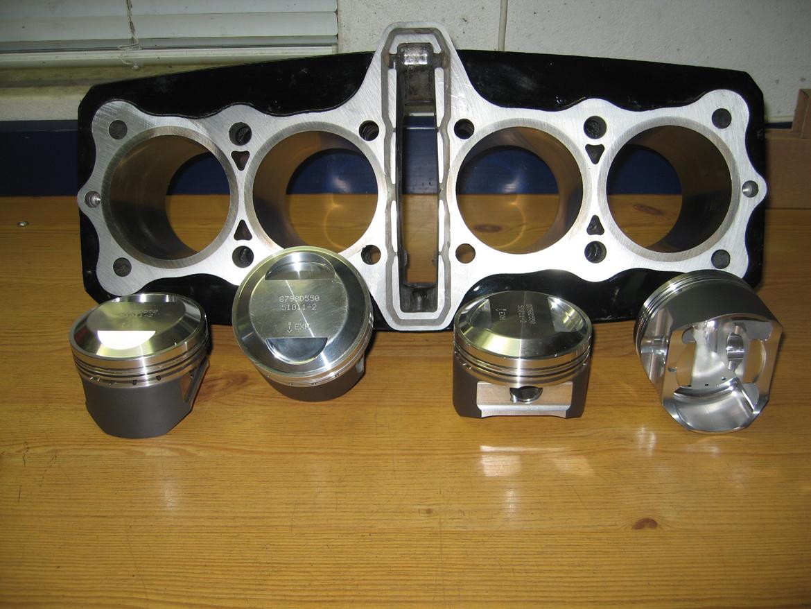 Kawasaki - GPZ 1100 - GPZ1100 UT - 1260  - motor -  tuning - vinterprojekt - projekt - Nyboret cylinder, og læg mærke til stemplerne er teflonbelagt ned af skørterne. billede 36