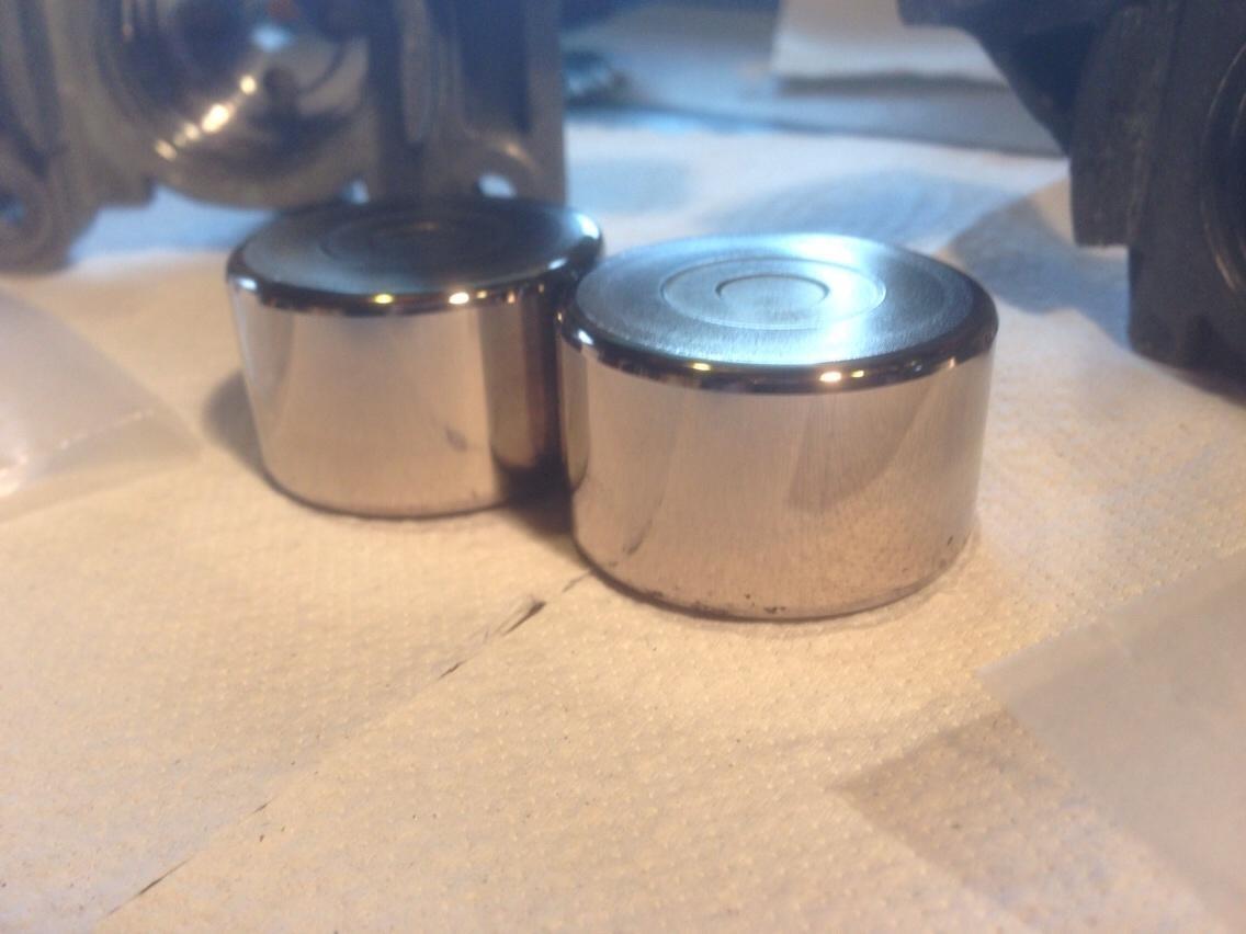Reparation af bremsekaliber - Så er de blevet poleret med Autosol i ca. 10 minutter.  billede 10