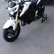 suzuki GSR 750 fra 11