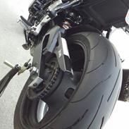suzuki GSR 750 fra 11