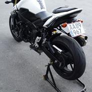 suzuki GSR 750 fra 11