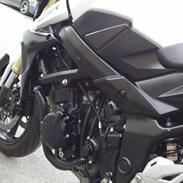 suzuki GSR 750 fra 11