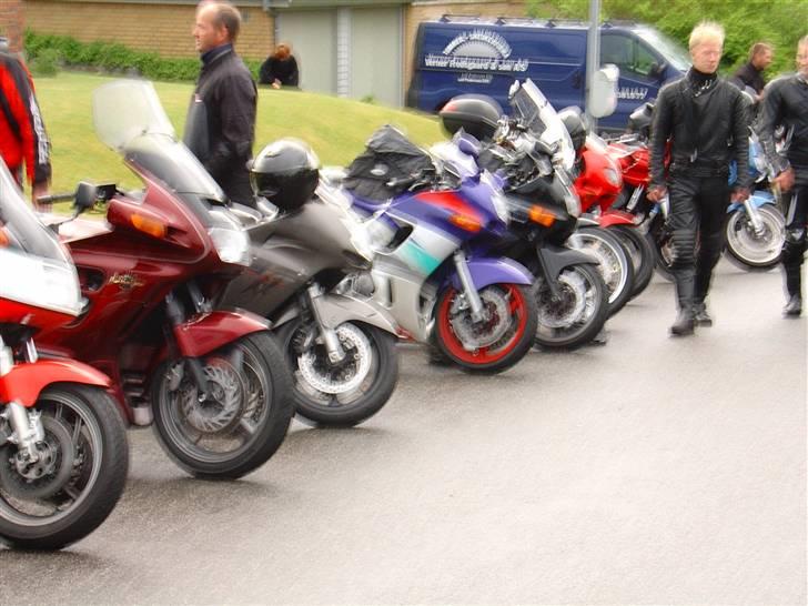Limfjorden rundt 2007 - Lidt flere billeder bliver taget, mellem kaffen og rundstykkerne... billede 18