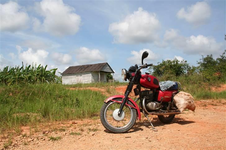 Var en tur på Cuba - Nu er det jo et MC-galleri, så en enkelt JAWA blev det også til. Dem har de godt nok mange af.... billede 17