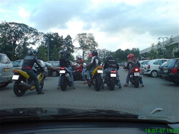 Gokart tur med Silkeborg gruppen Onsdag 18-07-07 - Så der afgang med gokart banen, se nu lige Ducati nummerpladen :) Fanme fint Per billede 9