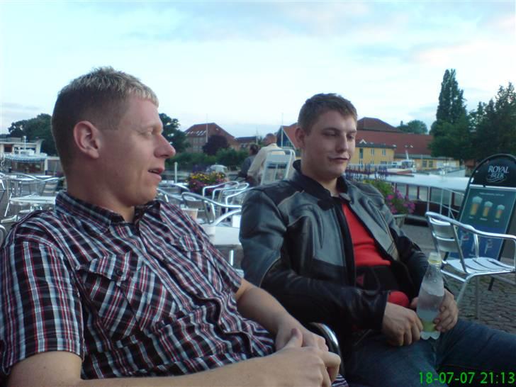 Gokart tur med Silkeborg gruppen Onsdag 18-07-07 - Hvordan kan 2 personer se så smarte ud på sammen tid :) HAHAHAH billede 44