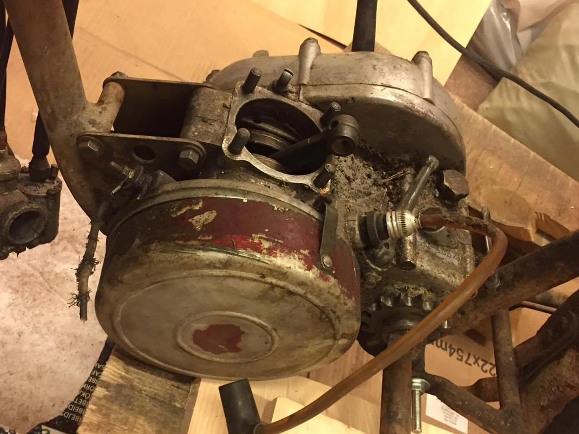 Husqvarna 118cc "Rödmyra"  - Cylinder, topstykke og karburator blev afmonteret. billede 9