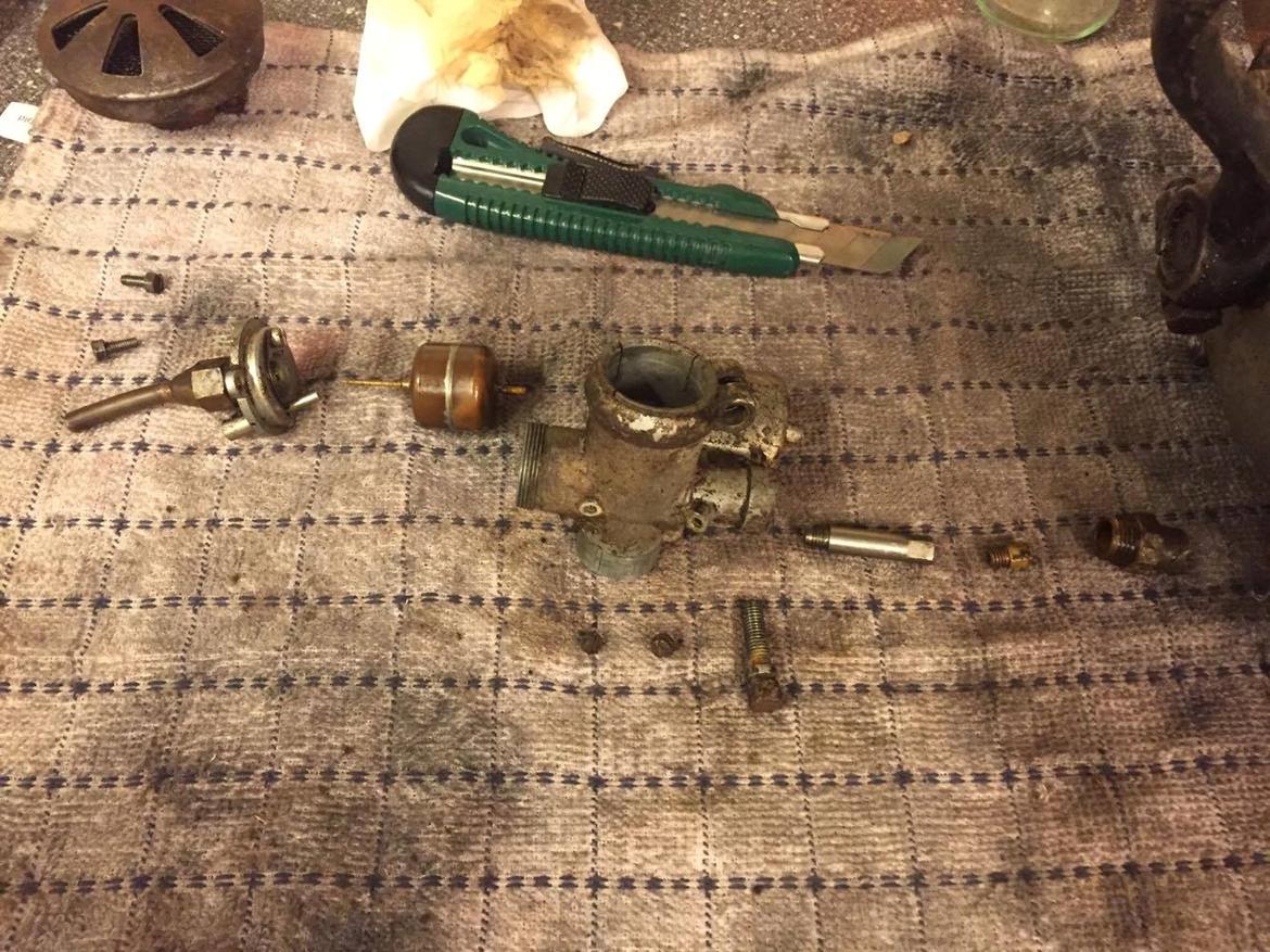 Husqvarna 118cc "Rödmyra"  - Karburatoren i dele.  billede 19