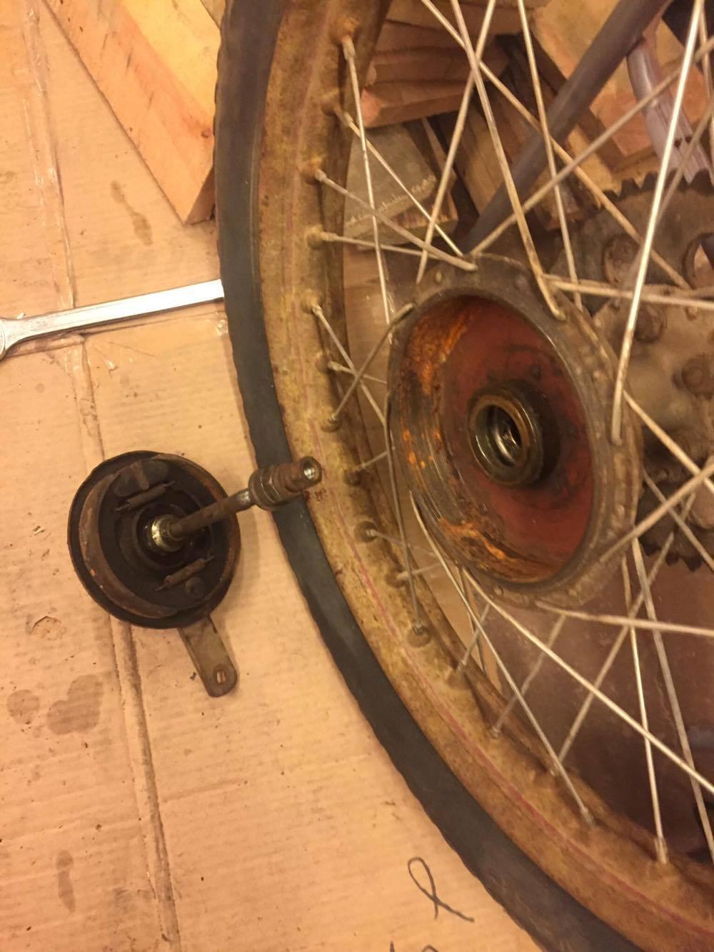 Husqvarna 118cc "Rödmyra"  - Gamle slidte bremsebakker.  billede 49