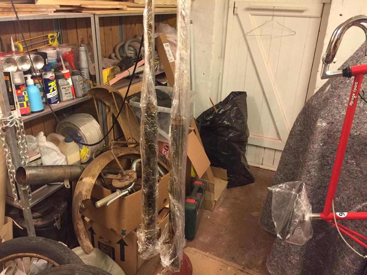 Husqvarna 118cc "Rödmyra"  - Forgaffelbenene er smurt ind i paint remover og derefter husholdningsfilm. Nu skal vi bare venter 2 timer. billede 60