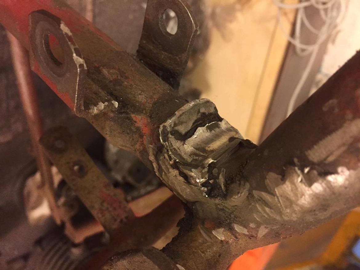 Husqvarna 118cc "Rödmyra"  - Fodhvileren var skæv, så af med den. Der skal ny på.  billede 64