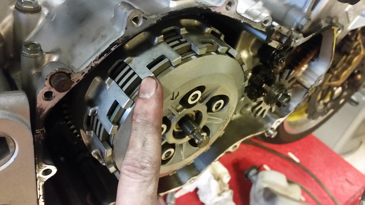 Motor / gearkasse skift af CBR 929 / 954 - Væk med koblingen billede 4