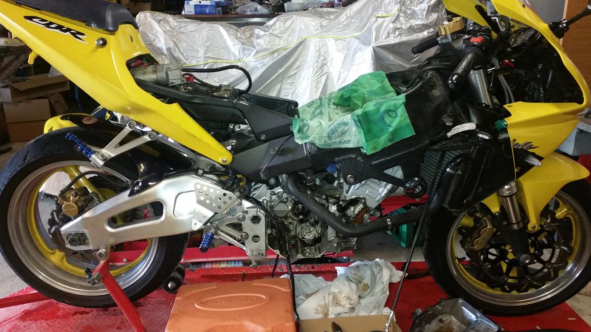 Motor / gearkasse skift af CBR 929 / 954 billede 31