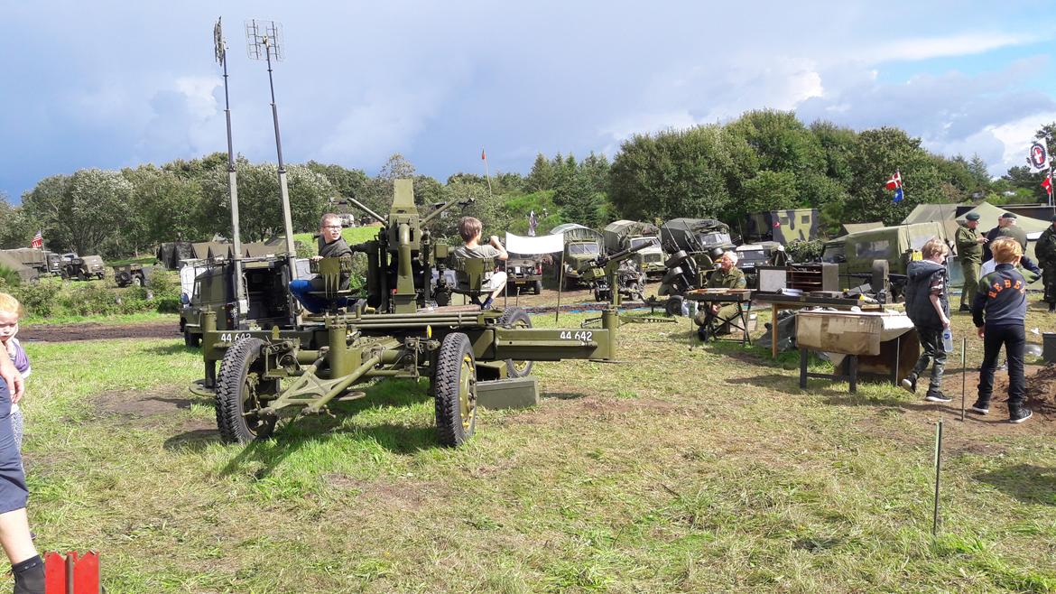 classic military show i Finderup - børnene hyggede sig med nærforsvar billede 4