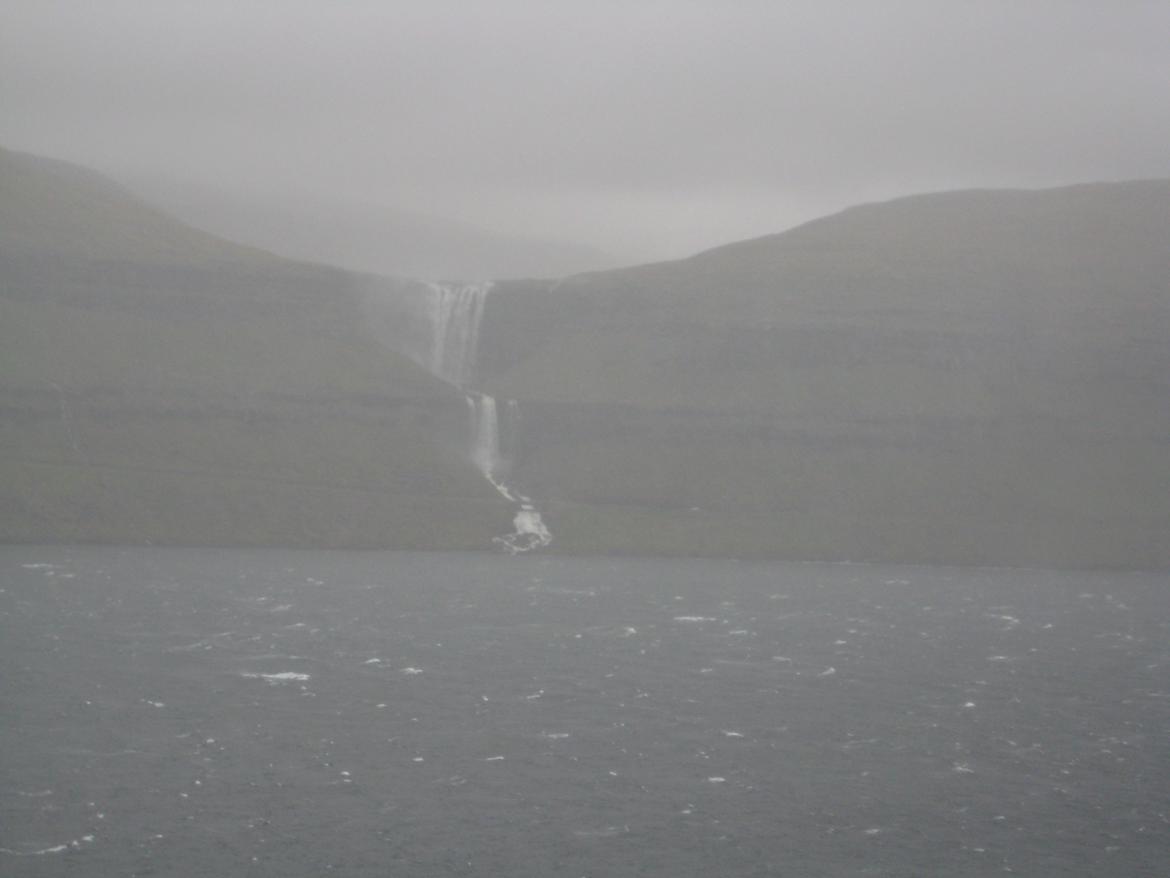 besøg på Færøerne - omskifteligt vejr . sol og regn samme dag billede 12