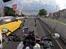 Ture omkring Bangkok. Honda NC750X og NX500 -  . . . . . . . . . . . . . . . . .. . . . . . . . . . . . . . . . .   Jeg sætter farten op til 100 og passerer den gule bil. Derefter trækker jeg til venstre igen.