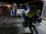 Mellemamerika, KTM 690 Enduro R - . . . . . . . . . . . . . . . . . . . . . . .  . . . . . . . . .Grænsen. Jeg lægger min bagage på jorden mens vi bærer cyklen ned. Desværre bliver den overset af en 4x4 som kører over den ene sidetaske. Den med dunken med kølervæske, som eksploderer i mit tøj.