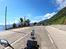 Filippinerne. Honda CB500X. - . . . . .  . . . . . . . . . . . . . . . . . .  Bjerge, vejen og havet. Ikke mange bygninger her.