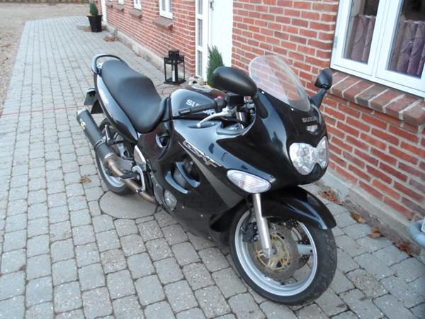 Stjålet: Sort GSX 600 F