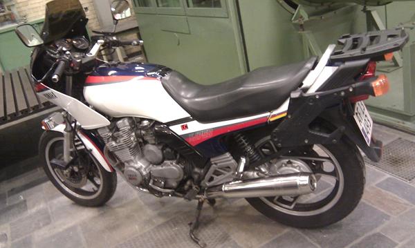 *Århus* Yamaha XJ 750 stjålet fra Dalgas Avenue