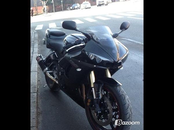 R6S. 2005-06 model. Sort stjålet på Frederiksberg