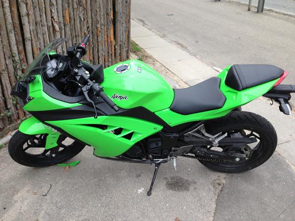 Grøn Ninja 636(?) ved Flintholm st.
